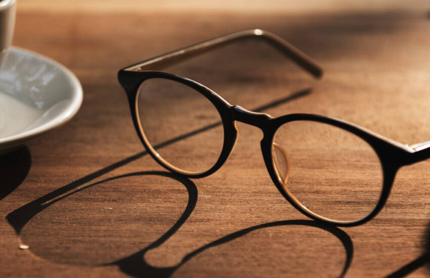 Guia de materiais de armação como escolher armações de acetato, metal e titanium para durabilidade e estilo