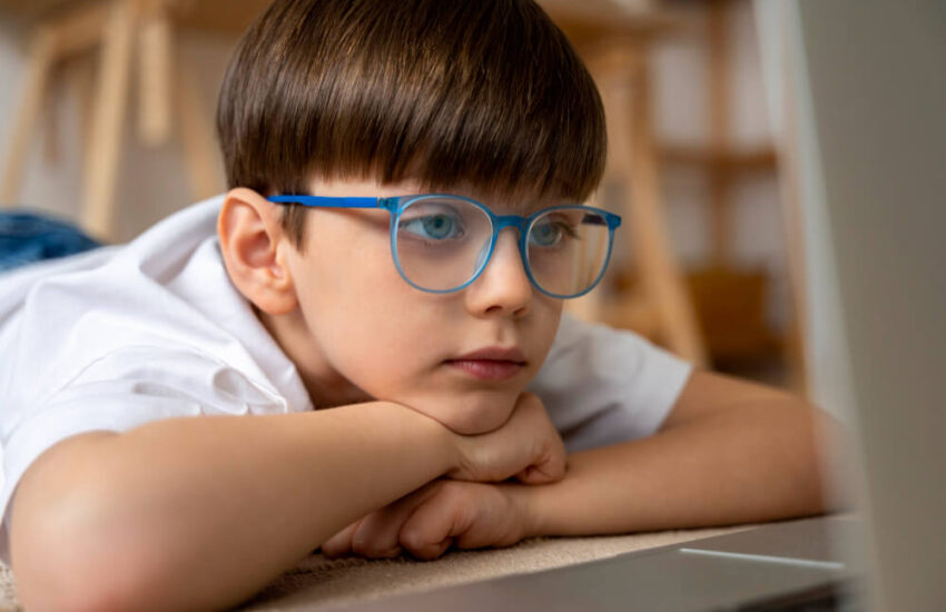 Óculos de grau infantil: conforto, resistência da armação e adaptação para crianças